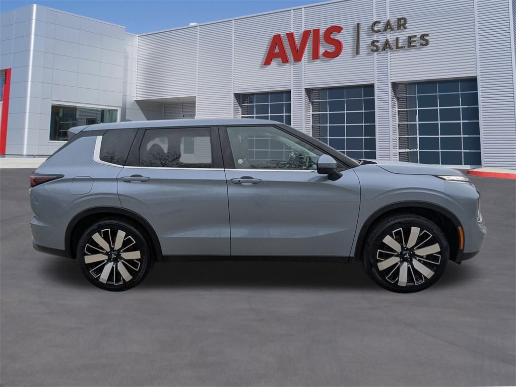 Thumbnail: 2025 Mitsubishi Outlander - 5