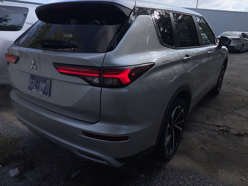 Thumbnail: 2024 Mitsubishi Outlander - 4