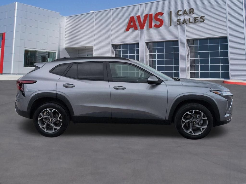 Thumbnail: 2025 Chevrolet Trax - 5