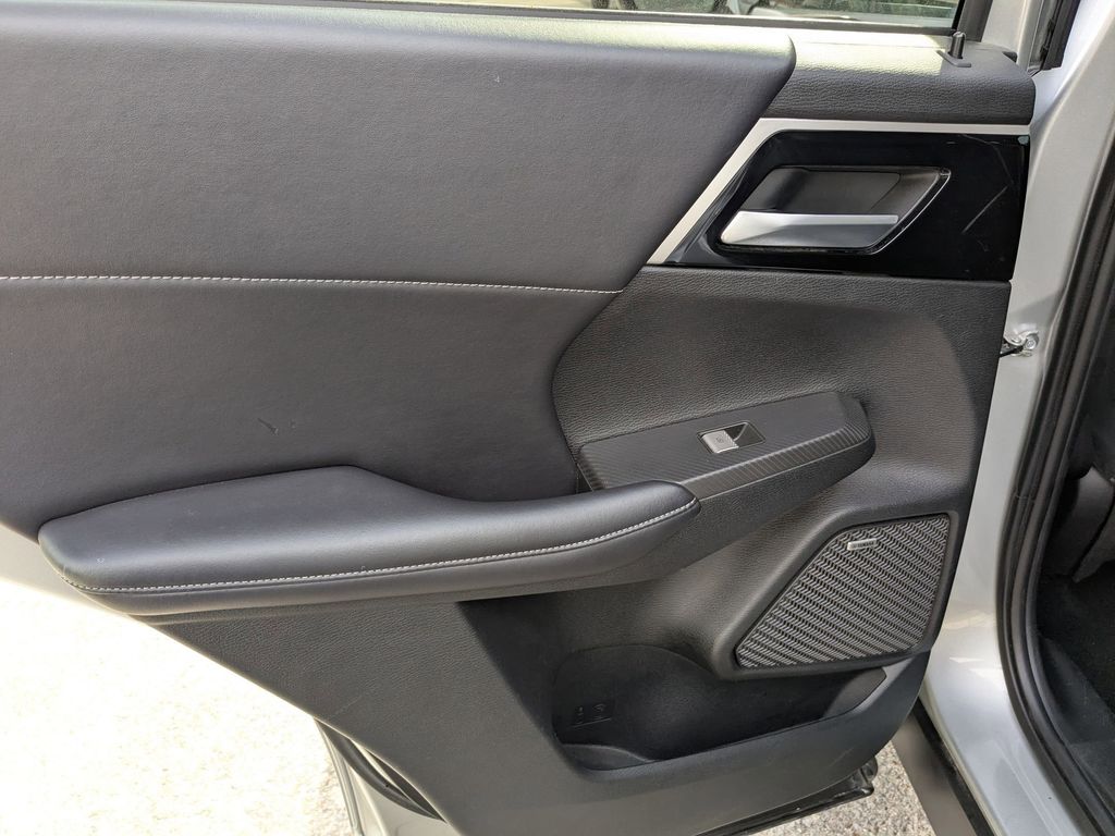 Thumbnail: 2025 Mitsubishi Outlander - 24