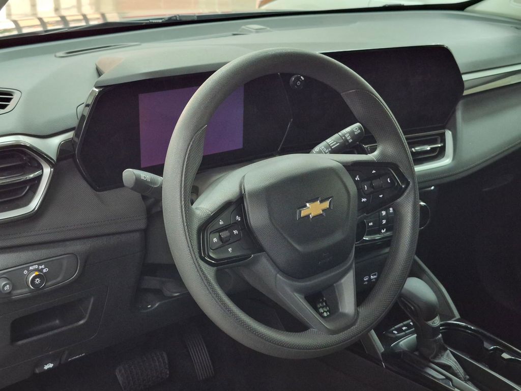Thumbnail: 2025 Chevrolet TrailBlazer - 14