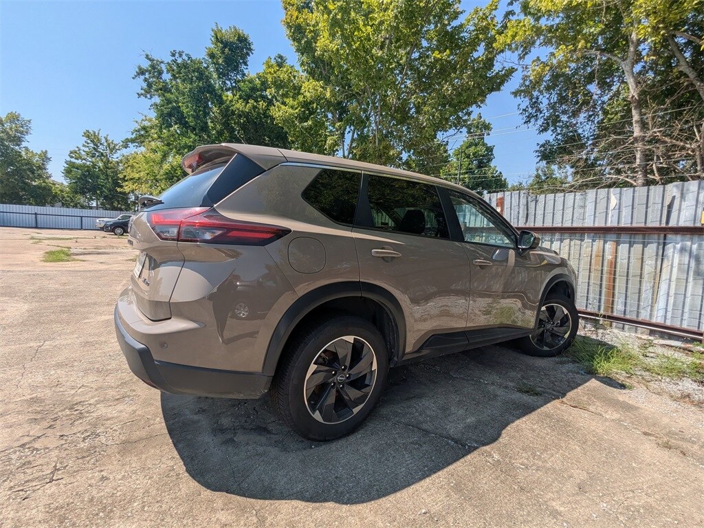 2024 Nissan Rogue SV photo 3