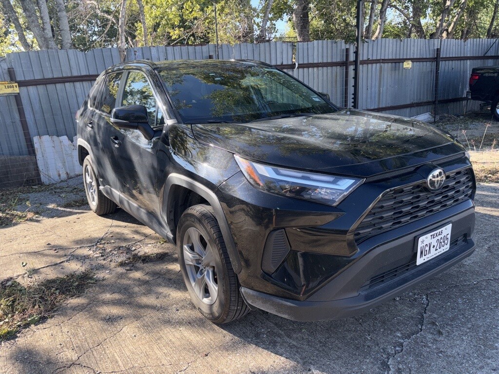 2025 Toyota RAV4 Hybrid XLE photo 2