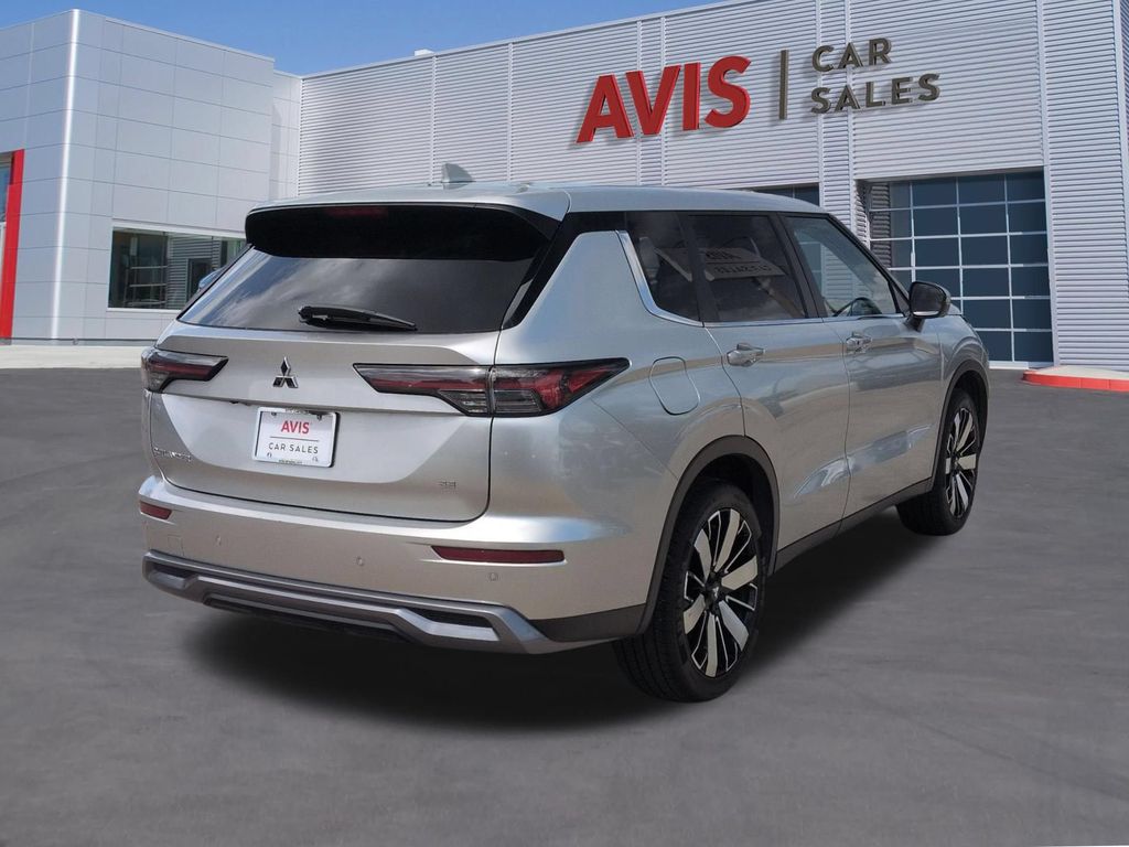Thumbnail: 2025 Mitsubishi Outlander - 6