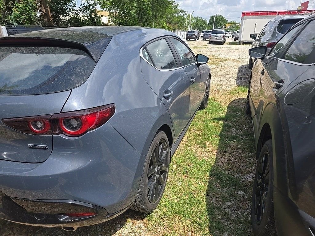2024 Mazda Mazda3 Carbon Edition 10
