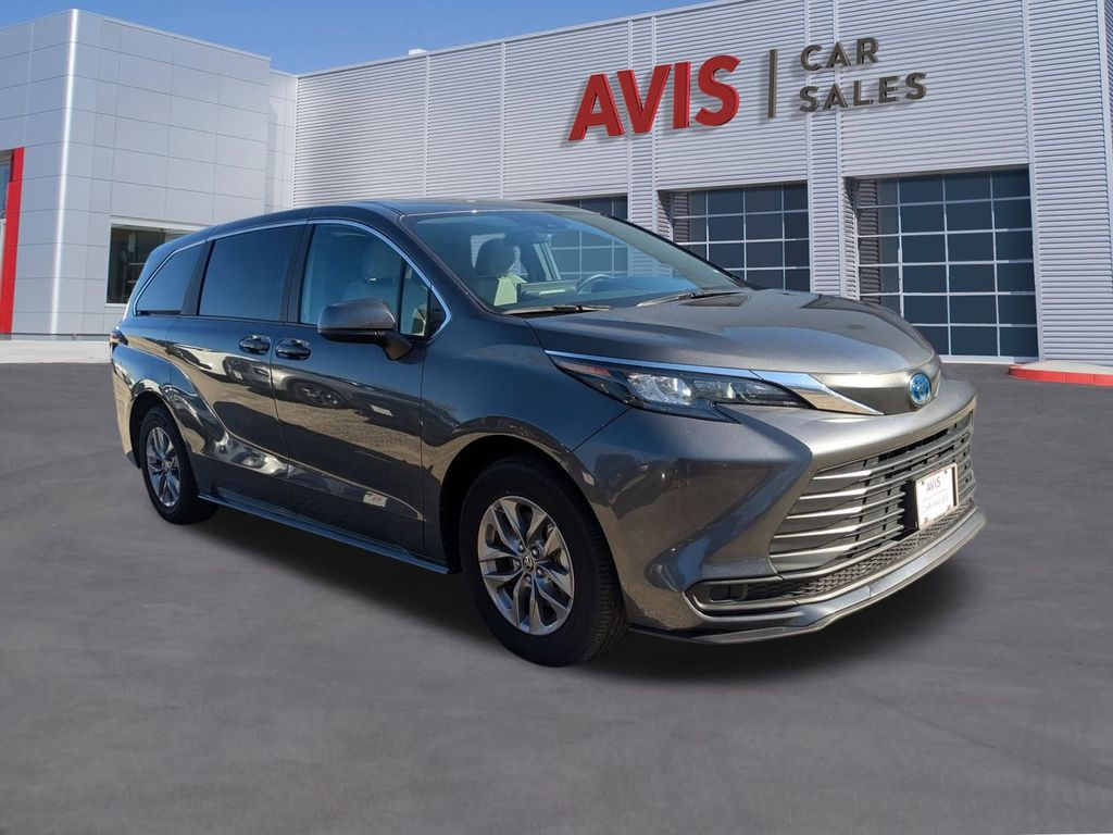 Thumbnail: 2025 Toyota Sienna - 3