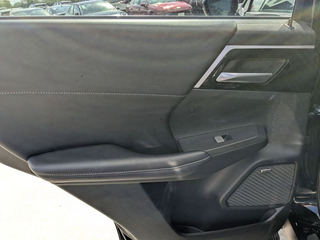 Thumbnail: 2025 Mitsubishi Outlander - 21