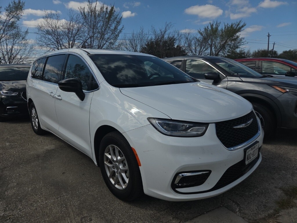 Certified 2025 Chrysler Pacifica Select Van Passenger Van