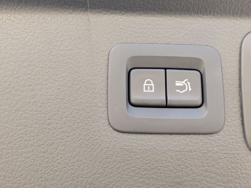 Thumbnail: 2025 Mazda CX-50 - 31