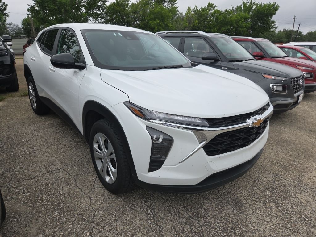 Thumbnail: 2025 Chevrolet Trax - 3