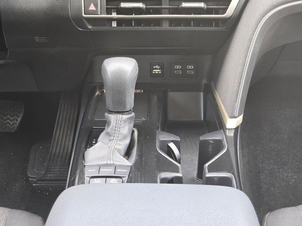 Thumbnail: 2025 Toyota Camry - 17