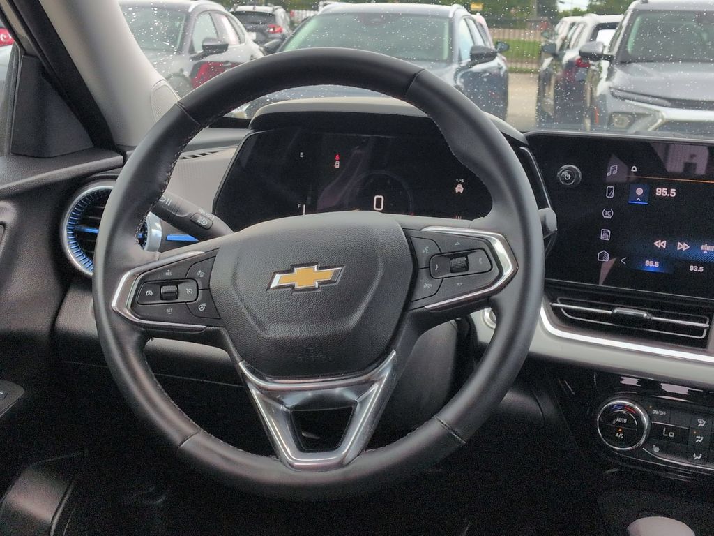 Thumbnail: 2025 Chevrolet Trax - 22