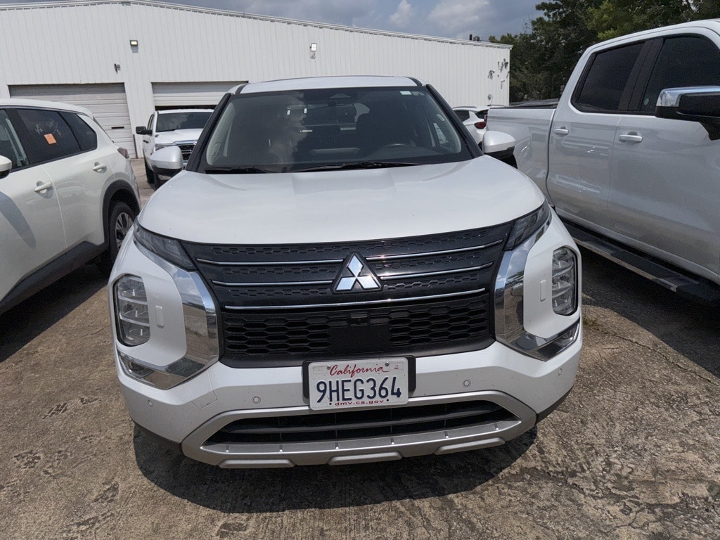 Thumbnail: 2023 Mitsubishi Outlander - 2