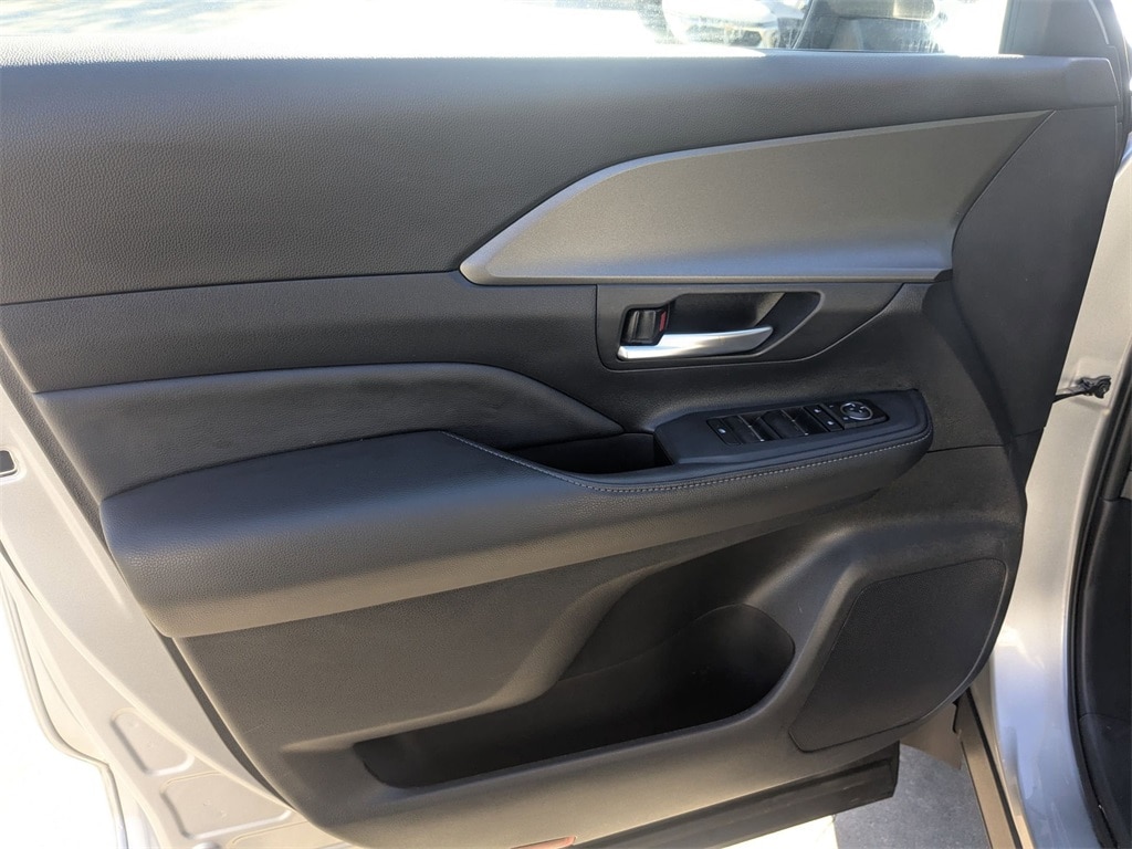 Thumbnail: 2025 Toyota Grand Highlander - 11