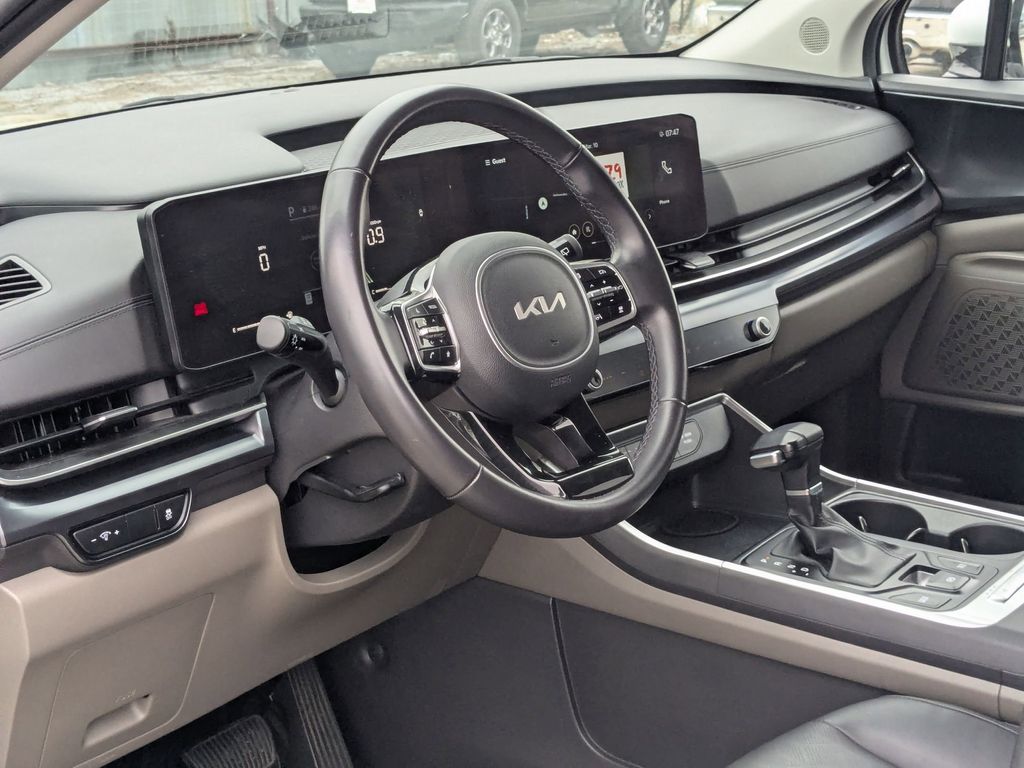 Thumbnail: 2025 Kia Carnival - 14