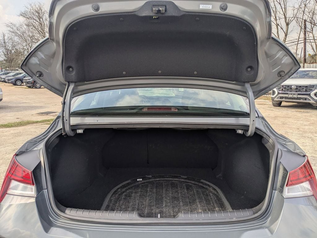 Thumbnail: 2025 Hyundai Elantra - 9