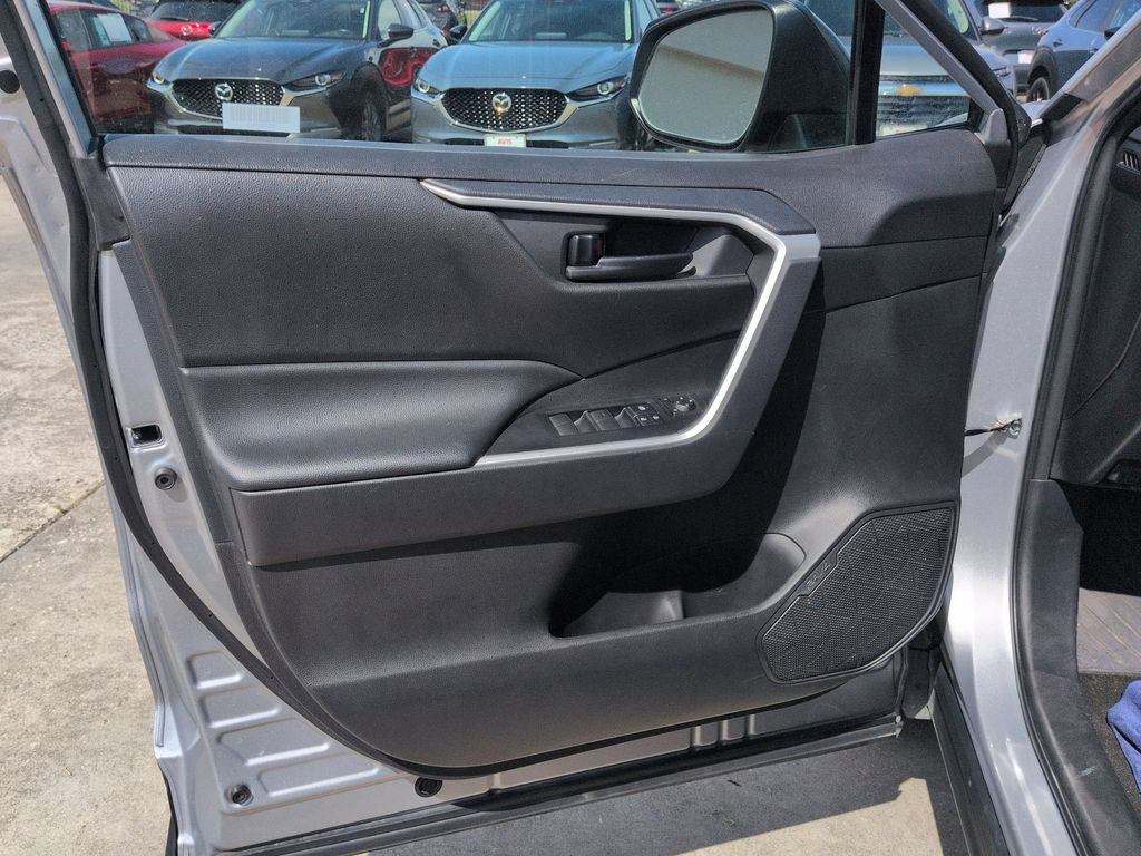 Thumbnail: 2025 Toyota RAV4 - 11