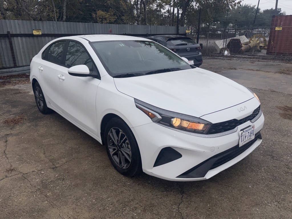 Thumbnail: 2024 Kia Forte - 3