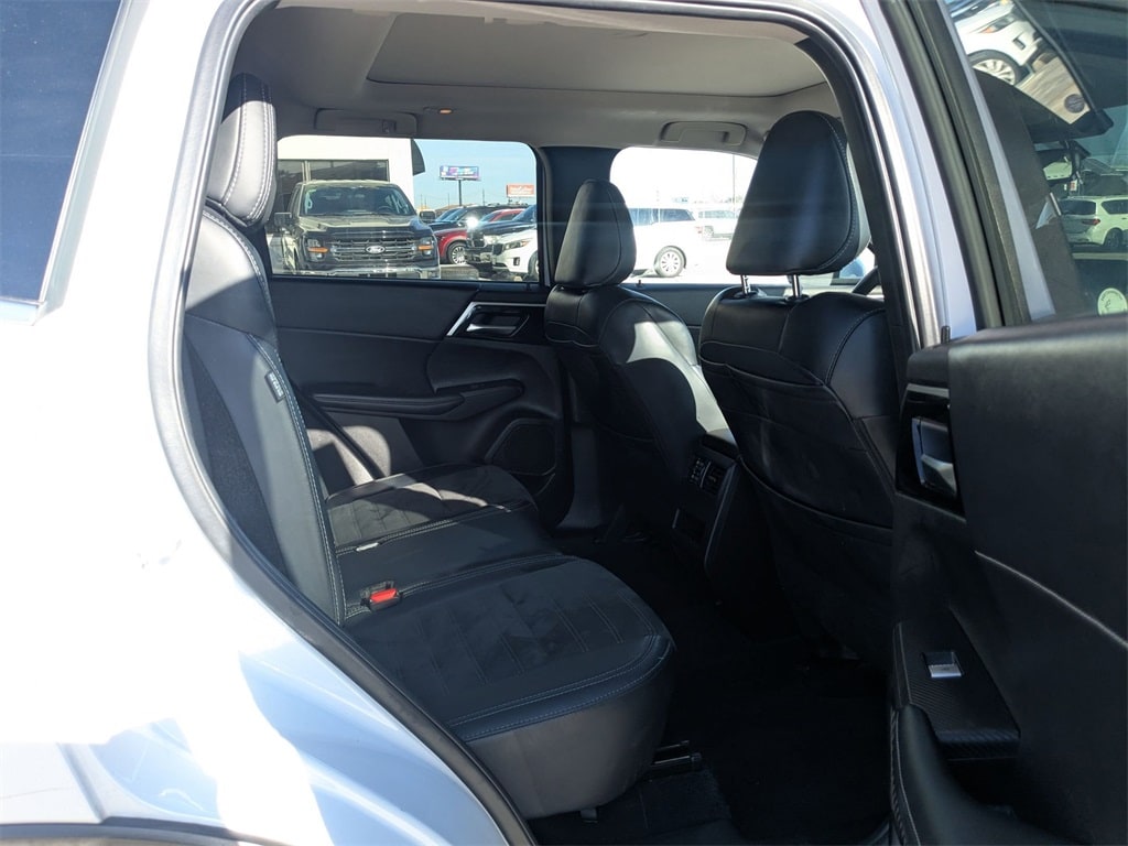 Thumbnail: 2024 Mitsubishi Outlander - 29