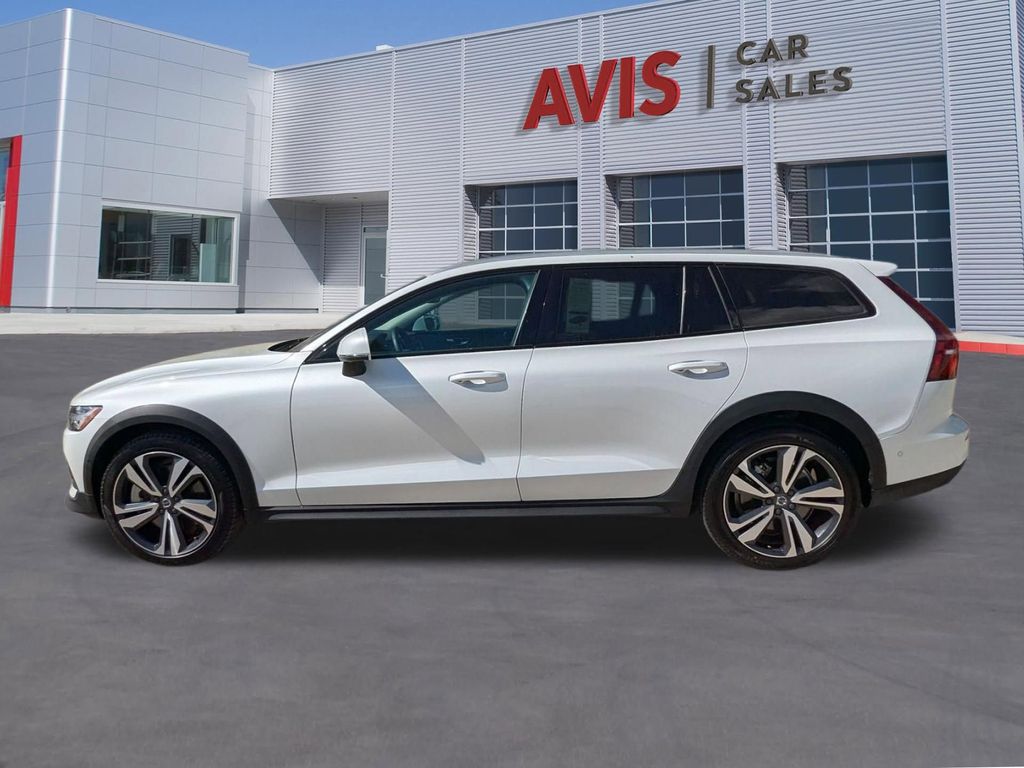 Thumbnail: 2025 Volvo S60 - 10