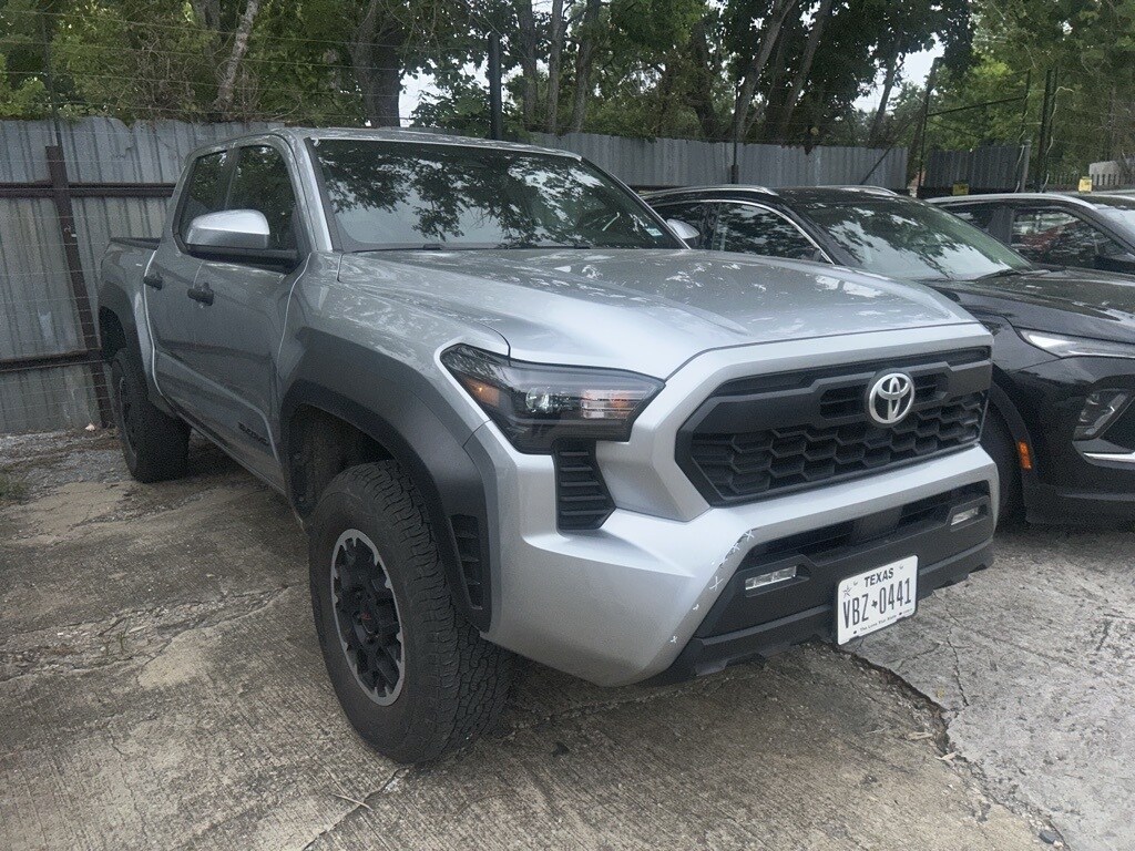2024 Toyota Tacoma photo 2