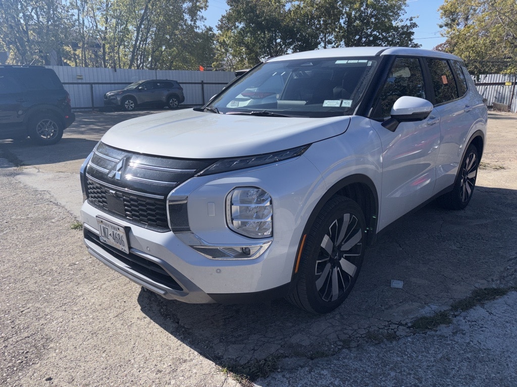 Thumbnail: 2025 Mitsubishi Outlander - 1