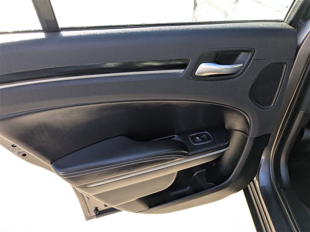 Thumbnail: 2023 Chrysler 300 - 21