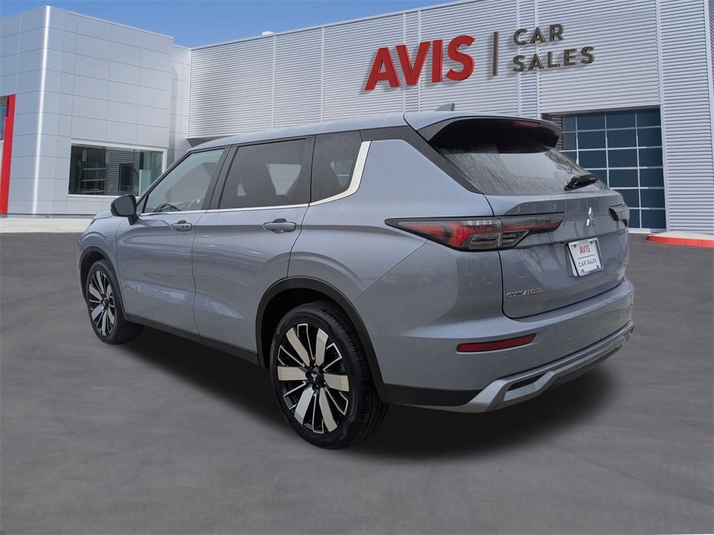 Thumbnail: 2025 Mitsubishi Outlander - 9