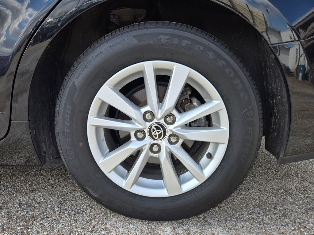 Thumbnail: 2025 Toyota Camry - 32