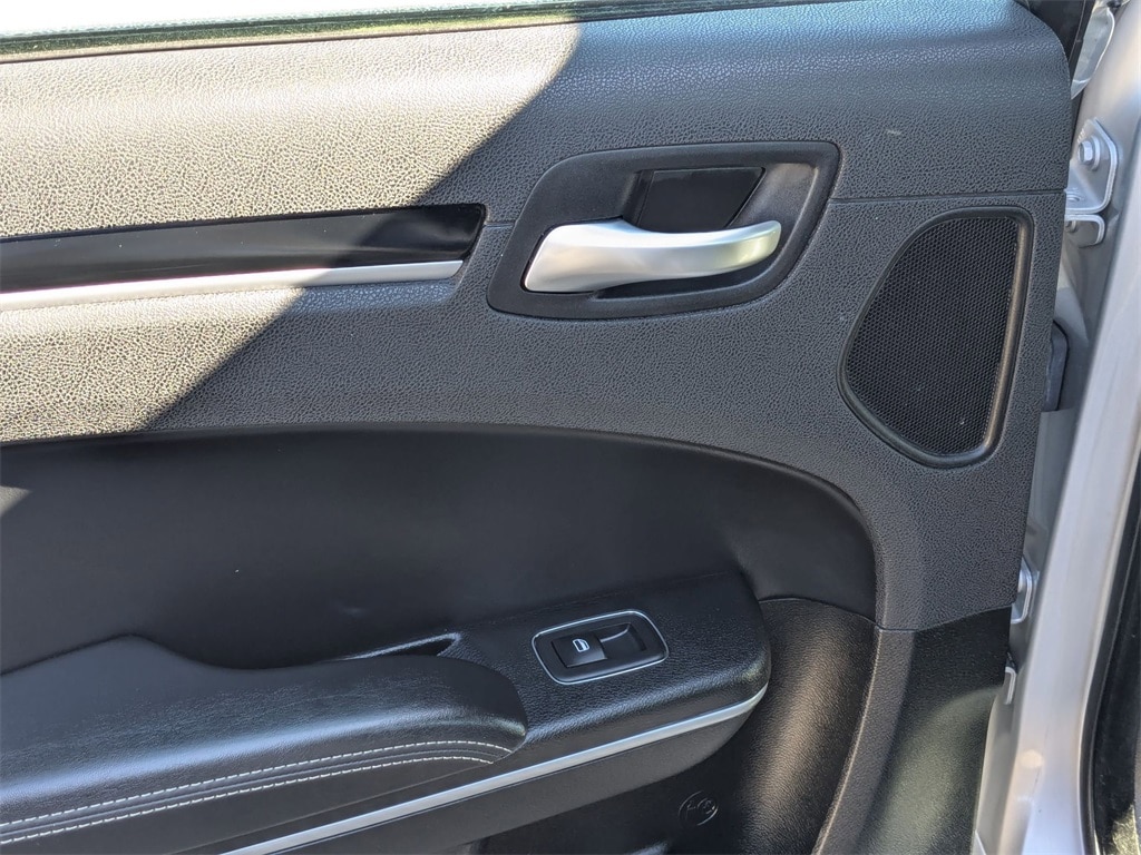 Thumbnail: 2023 Chrysler 300 - 27