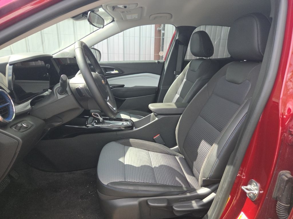 Thumbnail: 2025 Chevrolet Trax - 5