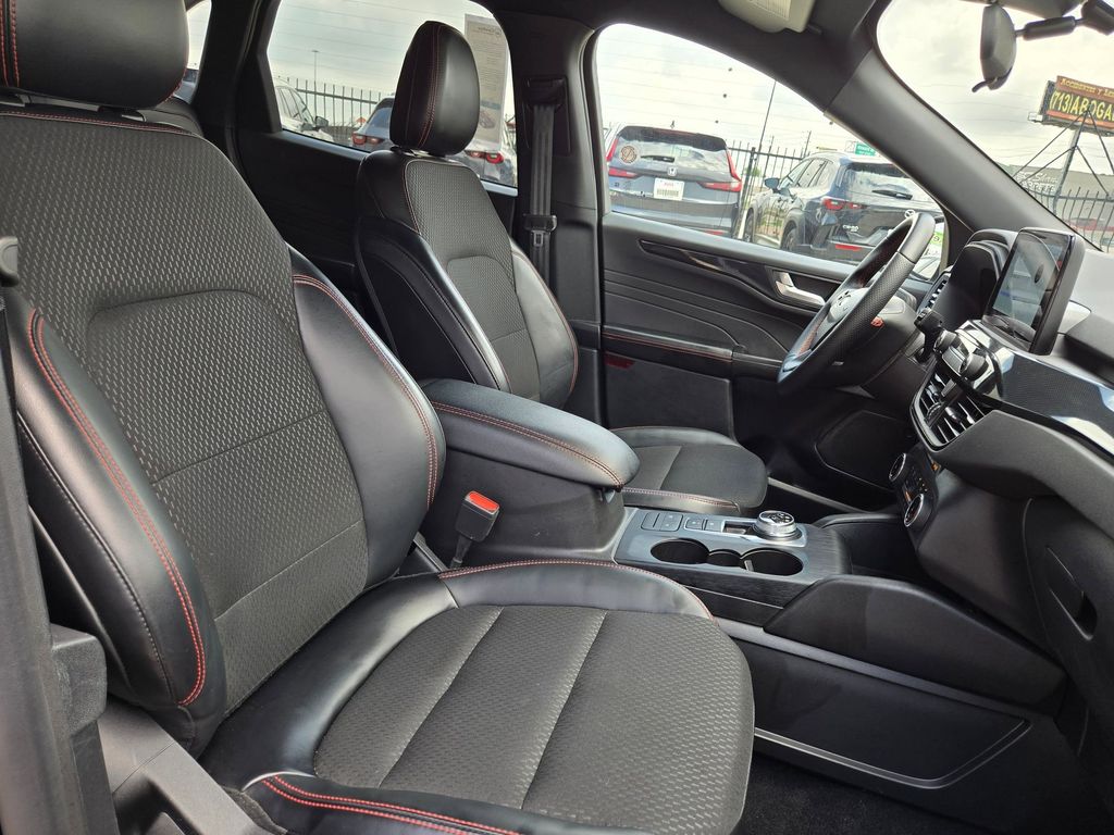 Thumbnail: 2025 Ford Escape - 31