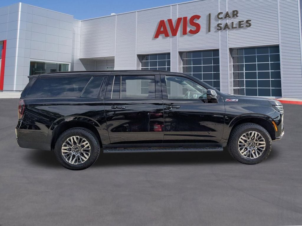 Thumbnail: 2025 Chevrolet Suburban - 3