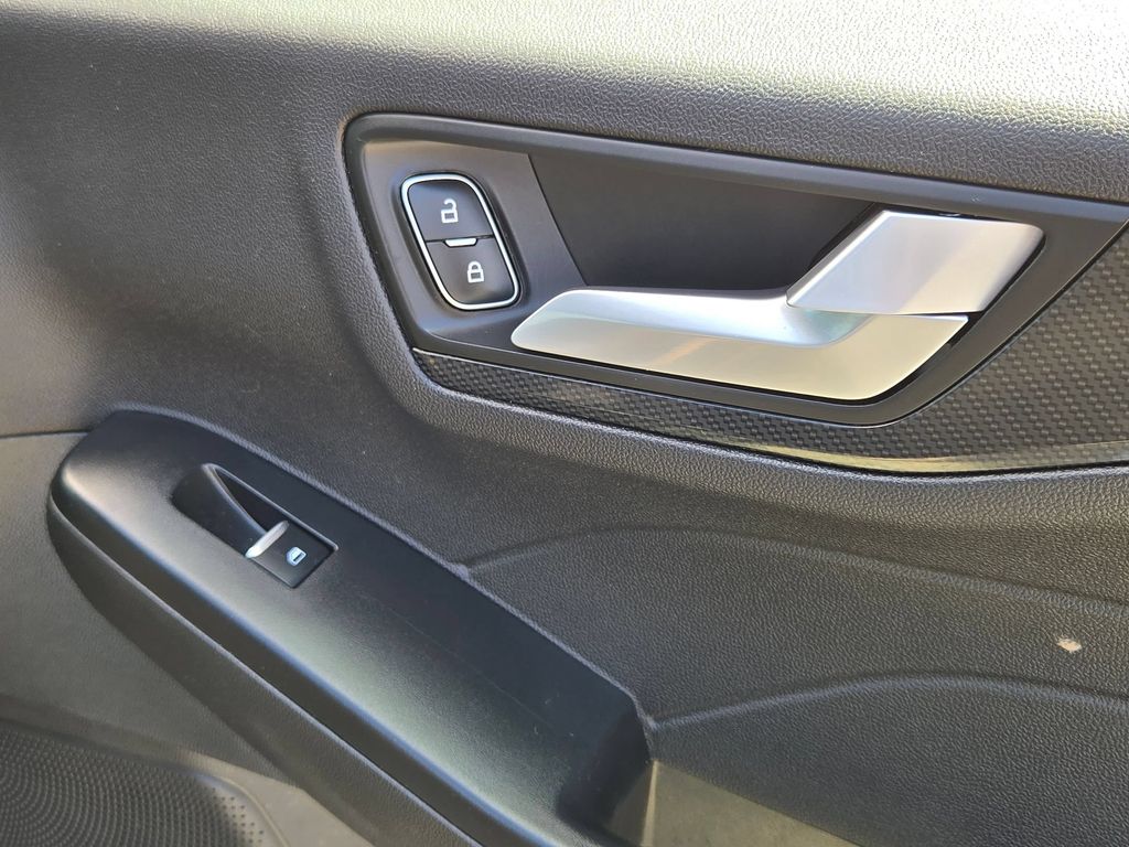 2025 Ford Escape ST-Line - Photo 33