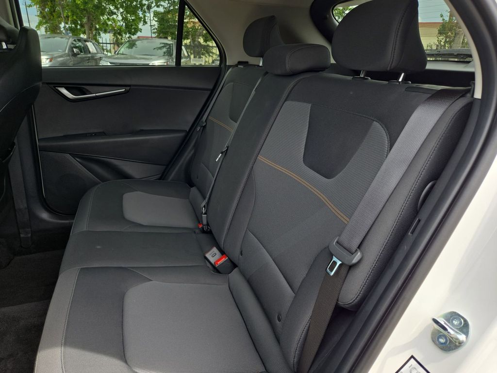 Thumbnail: 2025 Kia Niro - 25