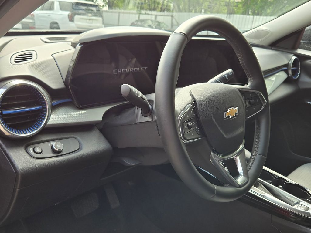 Thumbnail: 2025 Chevrolet Trax - 7