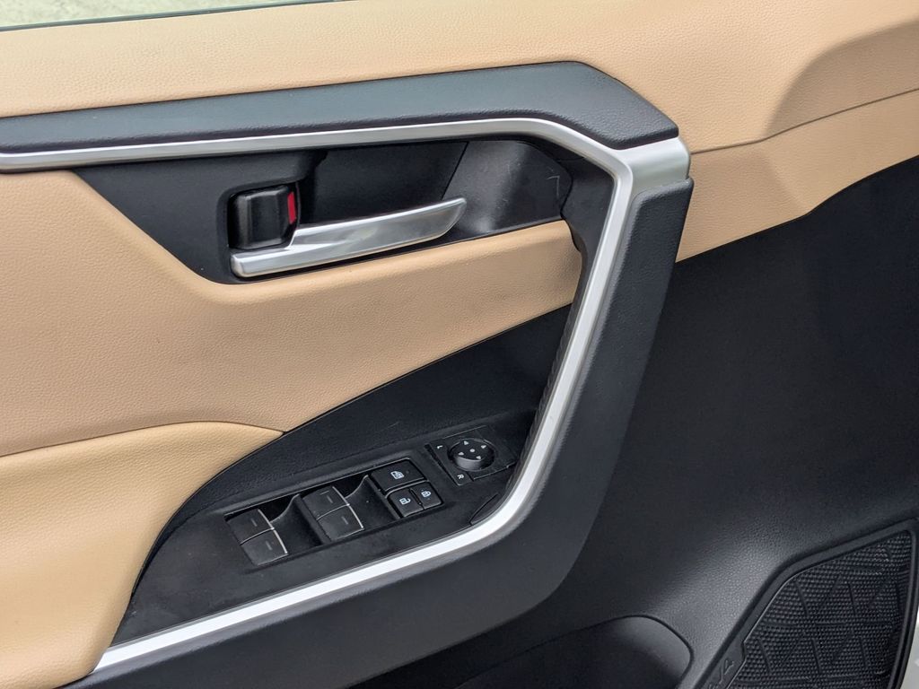 Thumbnail: 2025 Toyota RAV4 - 10