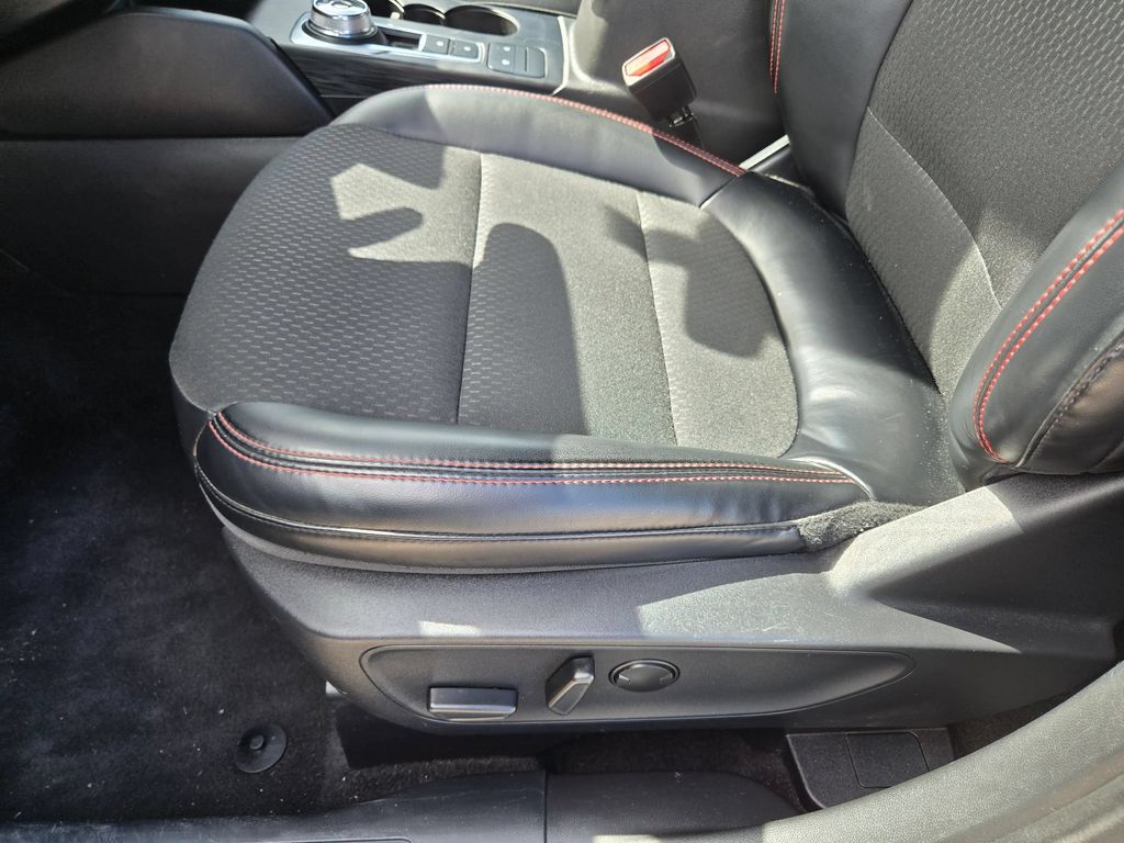 2025 Ford Escape ST-Line - Photo 15