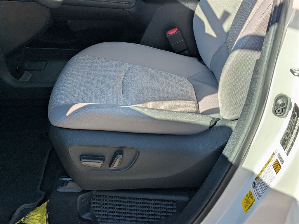 Thumbnail: 2025 Toyota Sienna - 20