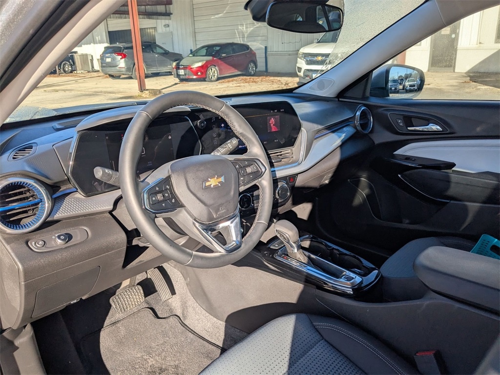 Thumbnail: 2025 Chevrolet Trax - 22