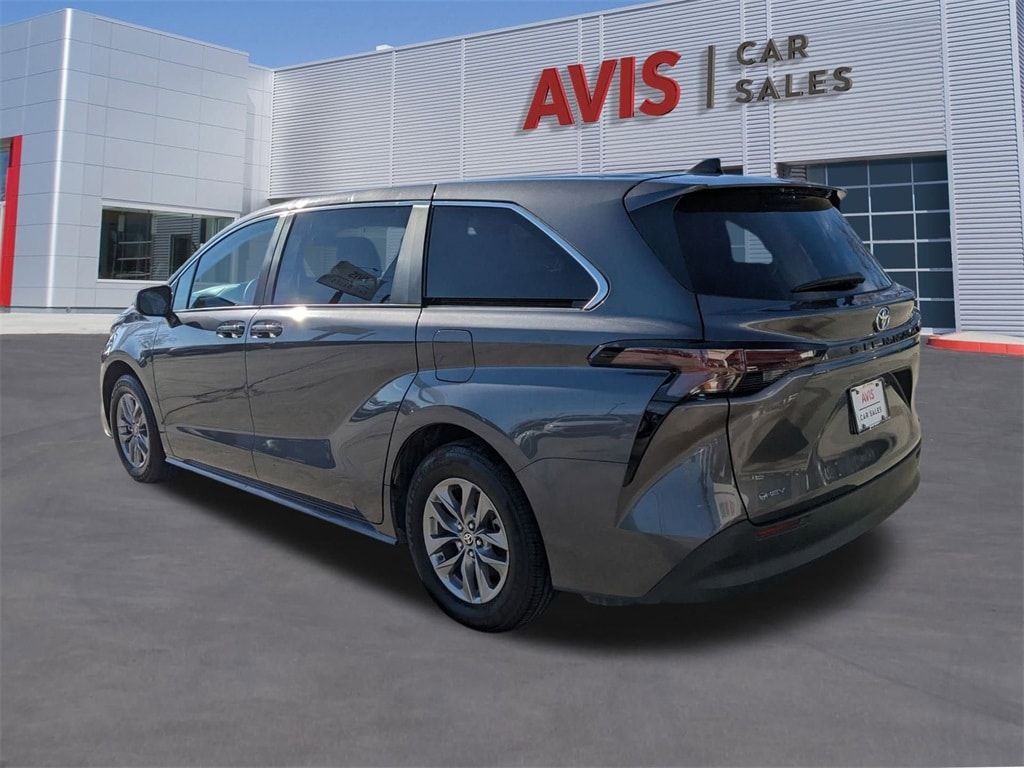 Thumbnail: 2025 Toyota Sienna - 9