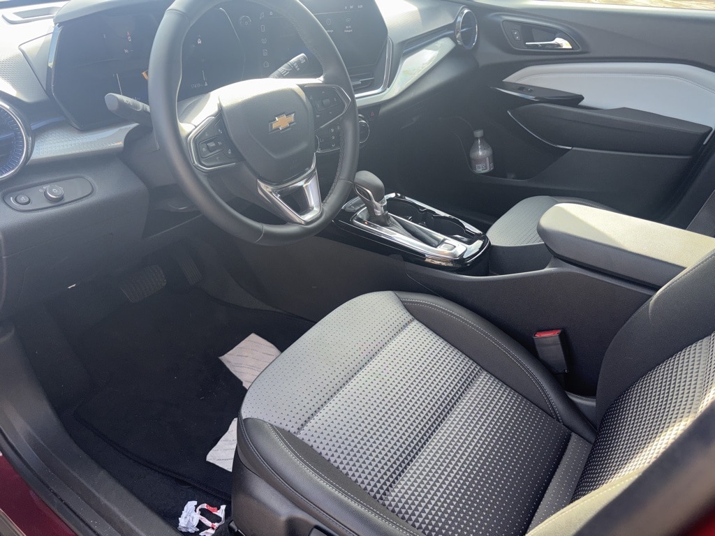 Certified 2025 Chevrolet Trax LT SUV