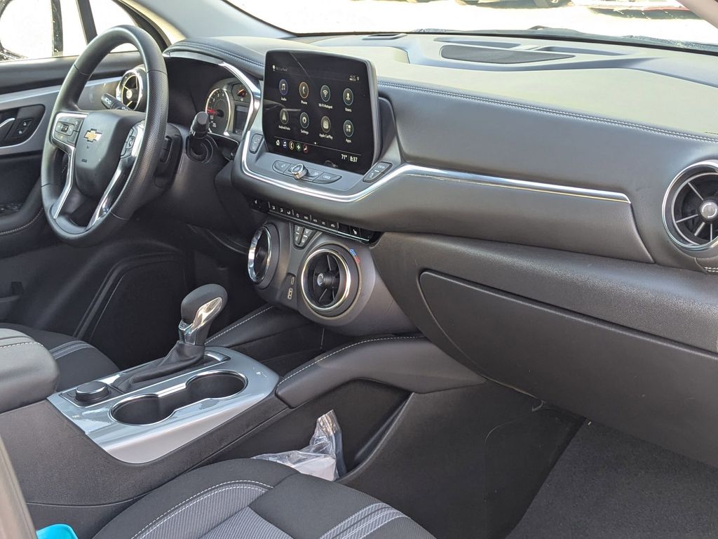 Thumbnail: 2025 Chevrolet Blazer - 27