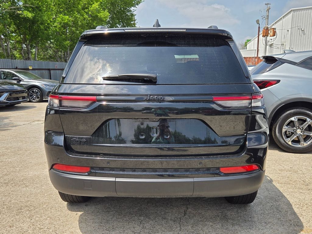 Thumbnail: 2025 Jeep Grand Cherokee - 3