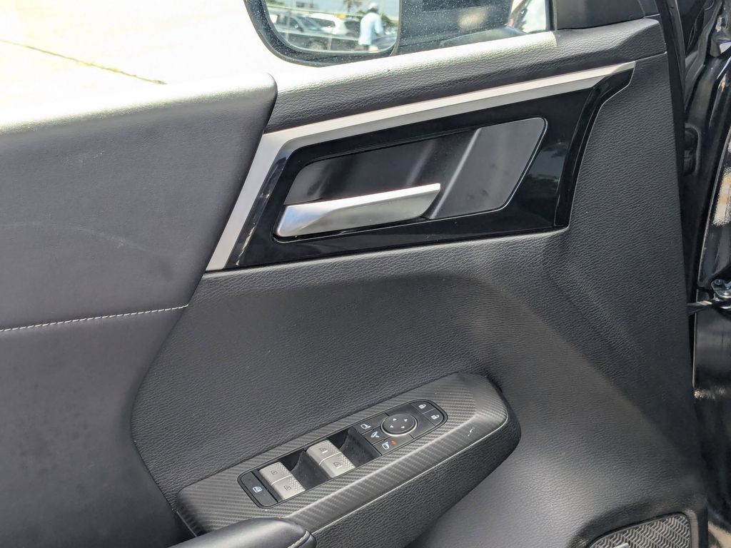 Thumbnail: 2025 Mitsubishi Outlander - 13