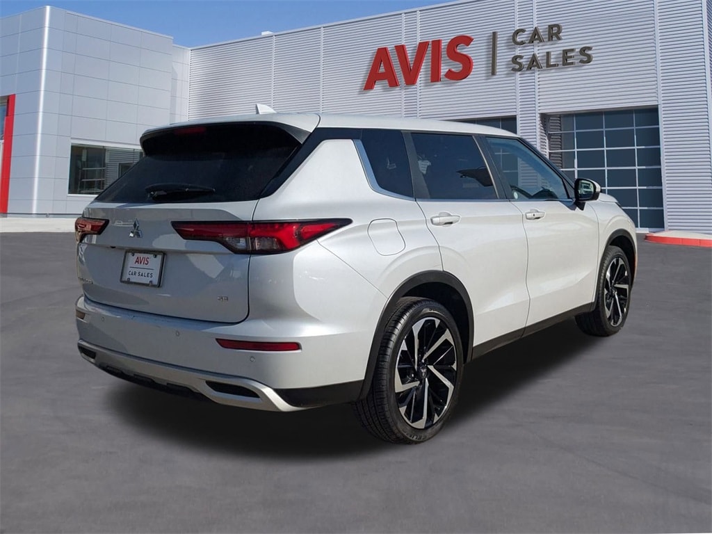 Thumbnail: 2024 Mitsubishi Outlander - 6
