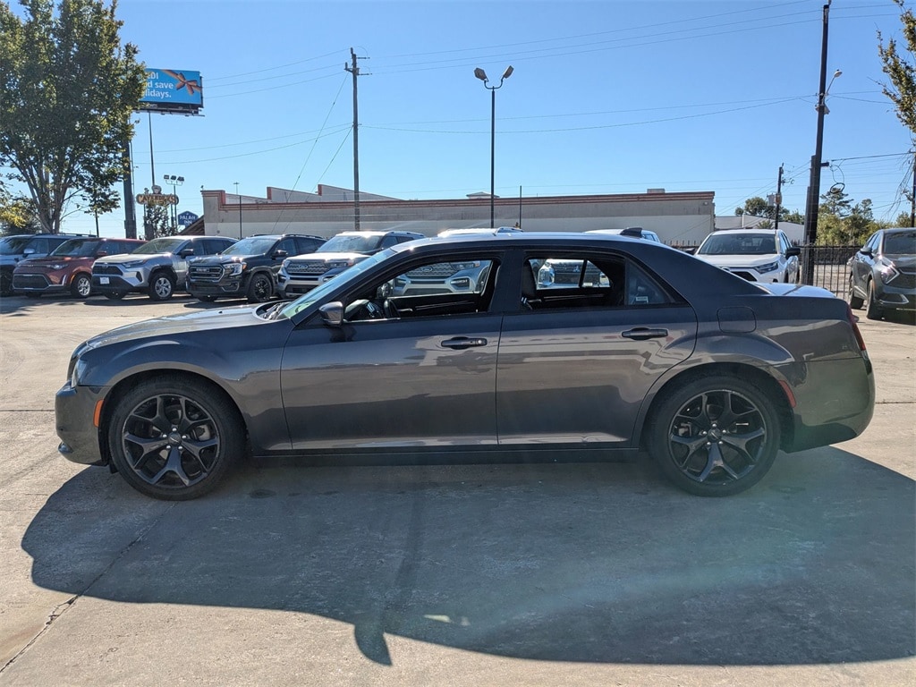 Thumbnail: 2023 Chrysler 300 - 4