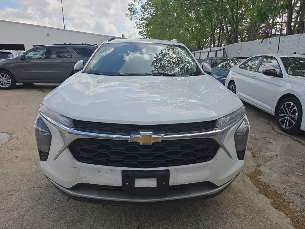 Thumbnail: 2025 Chevrolet Trax - 8