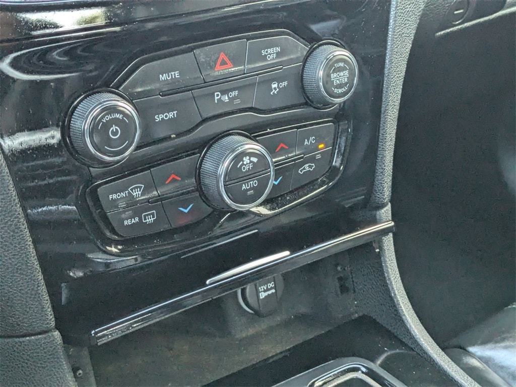 Thumbnail: 2023 Chrysler 300 - 23