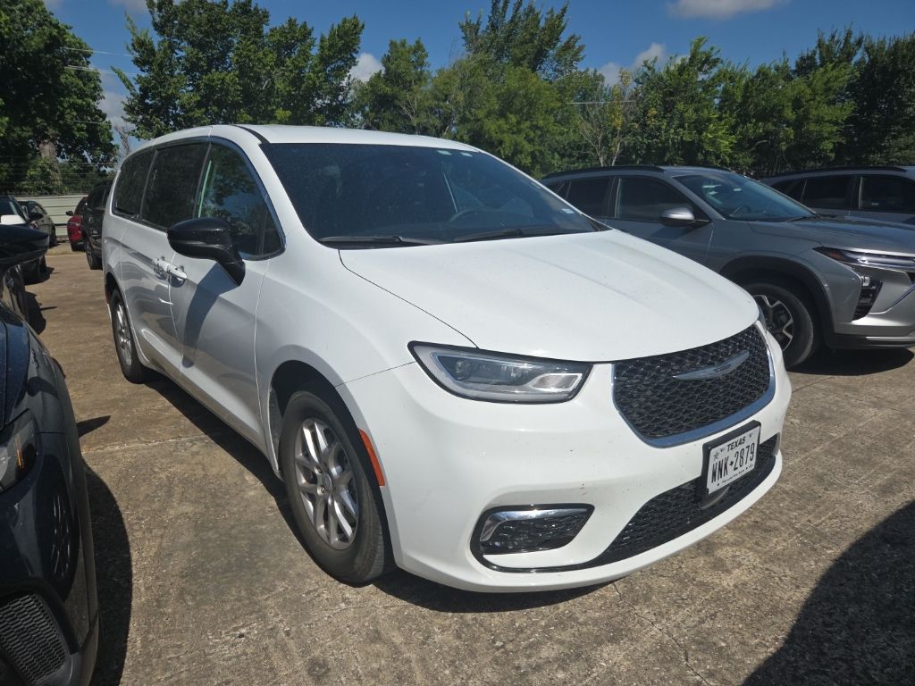Thumbnail: 2025 Chrysler Pacifica - 4